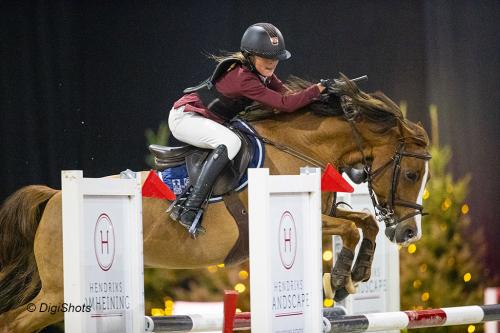 Renkse Middendorp op Burito’s Tiego won opnieuw de Anemone Bokaal. Foto Digishots